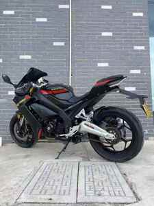 Motocicleta de <span class=keywords><strong>Segunda</strong></span> <span class=keywords><strong>Mano</strong></span> Nacional <span class=keywords><strong>Yamaha</strong></span> R1 Nacional Bicilíndrica Refrigerada por Agua 400 Cilindrada ABS Delantero y Trasero - Product Image 4