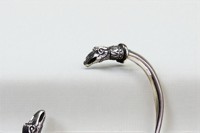 Brazalete Vikingo Nórdico Pequeño con Cuervo de Odín, Plata de Ley, Bañado en Rodio Negro, 20g, Huginn y Muninn, Joyería de Mitología Nórdica