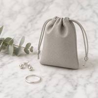 Pochette à bijoux personnalisée en cuir PU avec cordon de serrage 7,5x10cm |   Sac cadeau en similicuir grainé, fabrication OEM, vente en gros, MOQ 200