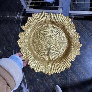 Platos Decorativos Transparentes y Dorados para Fiestas de Boda, Platos de Acrílico de 13 Pulgadas con Diseño de Arrecife - Product Image 4