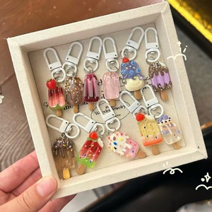 Porte-clés en acrylique mignons en forme de crème glacée, sucette glacée et bâtonnet de fraise, breloques dessert pour sacs à dos, cadeau pour filles - Product Image 5