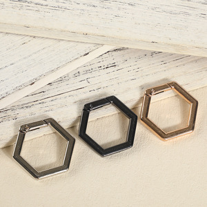 Mosquetón Hexagonal de Aleación de Zinc de Alta Calidad, 26 mm, Ligero, con Colores Personalizables <span class=keywords><strong>para</strong></span> <span class=keywords><strong>Llaveros</strong></span> de <span class=keywords><strong>Boda</strong></span> - Product Image 4