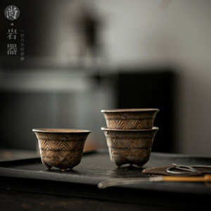 Taza de té creativa dorada de tres patas, taza de cerámica para degustación de Kung Fu, taza individual para uso doméstico, cerámica del condado de Dehua - Product Image 1