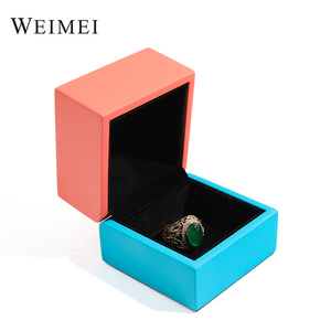 Boîte de présentation de bijoux en bois et velours avec logo personnalisé, emballage coloré pour bagues, colliers et boucles d'oreilles - Product Image 1