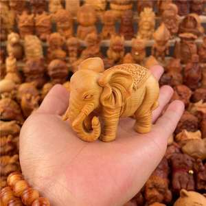 Figurines d'éléphants artisanales en bois sculpté, avec le couvre-culotte relevé, sculpture unique en bois pour la décoration de la maison - Product Image 6