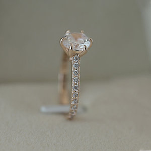 Anello classico a sei punte per donna, design con intarsi scintillanti, gioielli eleganti e alla moda - Product Image 4