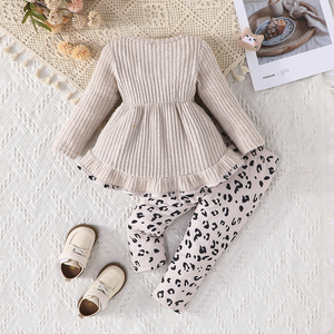 ชุดเซ็ตสองชิ้นสำหรับเด็กผู้หญิง ลายยิ้ม เสื้อแขนยาวและกางเกงลำลอง สำหรับกิจกรรมกลางแจ้งและพักผ่อน - Product Image 2