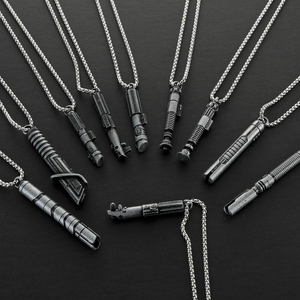 Collier pendentif sabre laser en zinc, accessoire de cosplay, cadeau décoratif tendance - Product Image 1