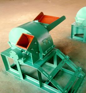 Nouveau broyeur à marteaux pour bois à moteur diesel, usage domestique, machine à broyer les branches d'arbres, capacité 1-3t/h, mobile, facile à utiliser, alimenté par moteur - Product Image 1