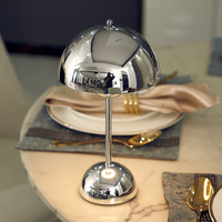Nouvelle lampe de table décorative rechargeable à commande tactile en fer, style danois, américain, nordique et moderne