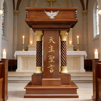 Chaire d'église avec base étagée, finition polie, caractères d'emblèmes ornés sculptés pour la salle de culte et de prière