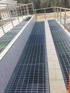 Grilles de protection de sol en acier galvanisé de haute qualité pour plateformes, antidérapantes, en vente - Product Image 5