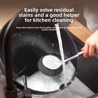 Brosse à récurer les casseroles en acier inoxydable à long manche, avec embout en silicone pratique pour nettoyer et laver les casseroles Hometeel Wire Ball