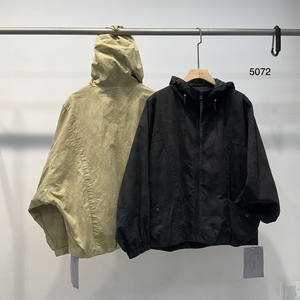 เสื้อแจ็คเก็ตมีฮู้ดแบบควิลท์ปักลายตามสั่งสำหรับทุกเพศ ซิปแบบตั้ง ป้องกันน้ำ กันลม ระบายอากาศ แห้งเร็ว สไตล์ลำลอง สำหรับฤดูใบไม้ร่วง - Product Image 2