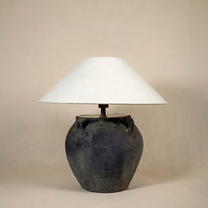 Lampe de table artisanale en céramique moderne du Tibet, base en pot noir, abat-jour en lin naturel, décoration pour chambre à coucher, salon, maison, Diwali - Product Image 1