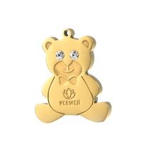 Yiwu Aceon Acier Inoxydable Mignon Animal Marque Logo Charme Mini Ours Estampillé Pierre Yeux Arc Noeud Logo Texte Date Bijoux Charme