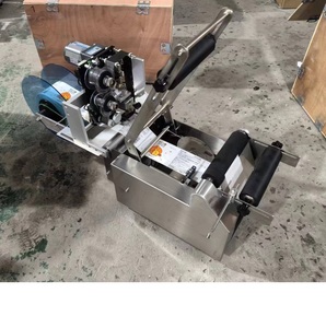 ماكينة وضع الملصقات الكهربائية شبه الأوتوماتيكية لمستحضرات التجميل والزجاجات الدائرية والنبيذ للزجاج والمعدن ، فاتّحّ مبرمج التمر - Product Image 5