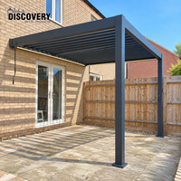 Pergola en aluminium motorisée bioclimatique à lames orientables pour jardin, terrasse, cour et espaces extérieurs