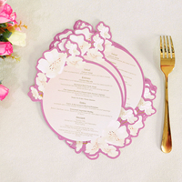 Invitaciones de Boda Personalizadas con Forma Floral y Borde Rosa, Menús de Boda con Impresión Floral