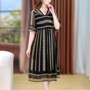 Boutique all'ingrosso abito estivo da donna ricamato alla moda con scollo a V manica svasata dolce stile Midi lunghezza Silhouette a-line - Product Image 5