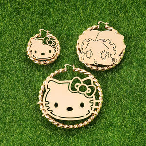 Personalisierte Hello Kitty Cartoon-Charakter Bambus-Reif Edelstahl-Ohrringe für Damen, Verblassungsresistent und Wasserfest, Geschenkidee - Product Image 3