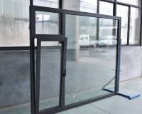 Ventana Abatible de Aluminio RG70 de 70 mm con Rotura de Puente Térmico, Doble Acristalamiento de Aleación Primaria de 1.8 mm, Garantía de 5 Años, Ideal para Villas en Arabia Saudita