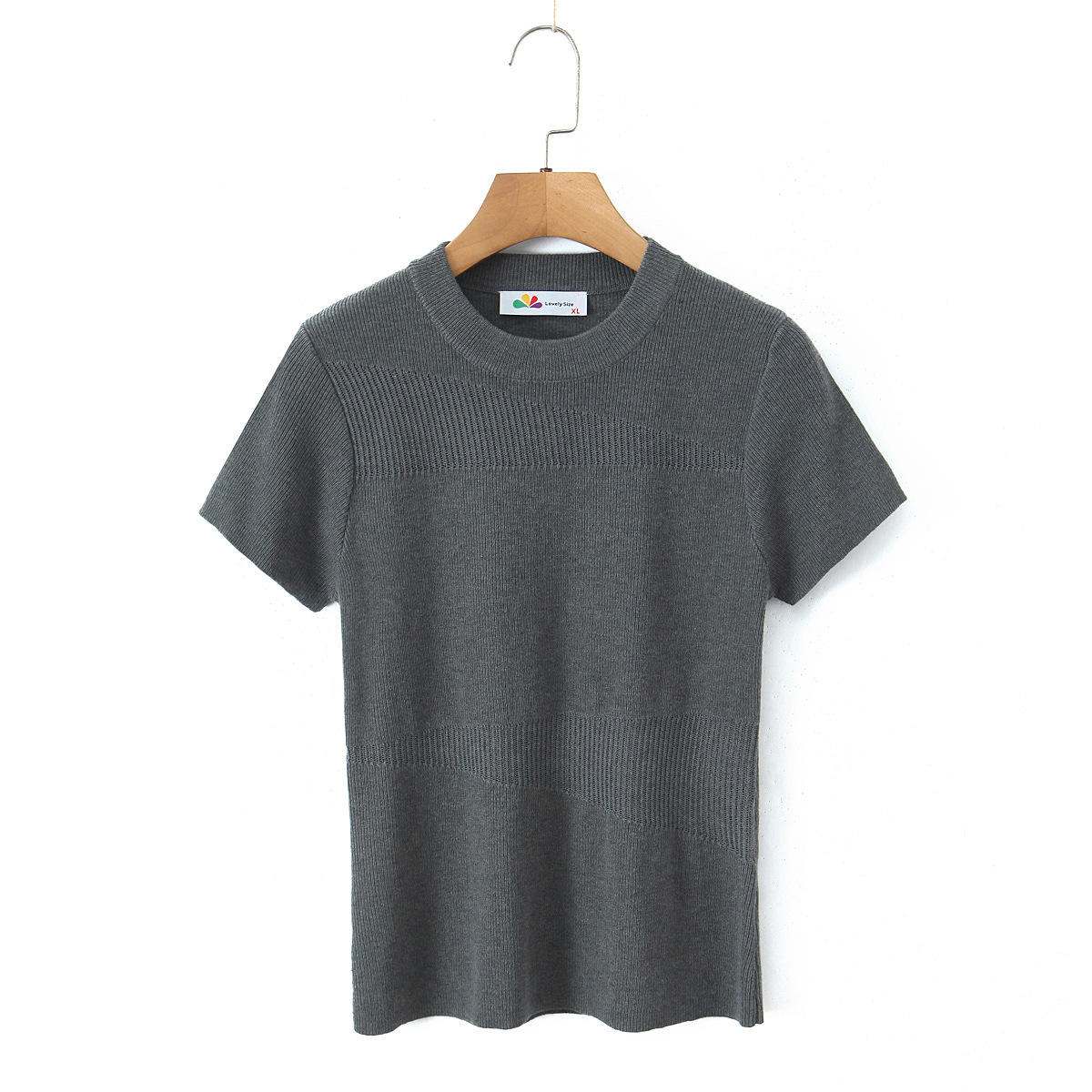 เสื้อแขนสั้นสีเทา