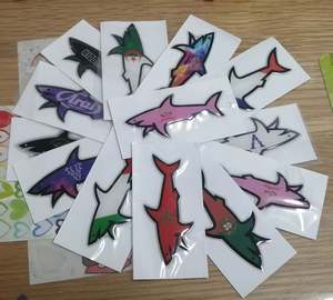 สติกเกอร์ 3 มิติ รูปฉลาม พีวีซี กันน้ำ ลายการ์ตูน ปั๊มทอง  แบบกำหนดเองได้ เรืองแสง ของขวัญส่งเสริมการขายรูปฉลาม - Product Image 1