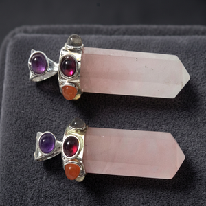 Colgante de Cristal de Cuarzo Hexagonal Hecho a Mano con Detalles de Granate y Amatista - Recuerdo para el Día de Acción de Gracias - Product Image 5