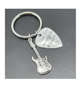 Porte-clés créatif en métal en forme de médiator de guitare gravé « Je t'aime toujours <span class=keywords><strong>pour</strong></span> toujours » Porte-clés gravé <span class=keywords><strong>pour</strong></span> petit ami <span class=keywords><strong>musicien</strong></span> Cadeau - Product Image 1
