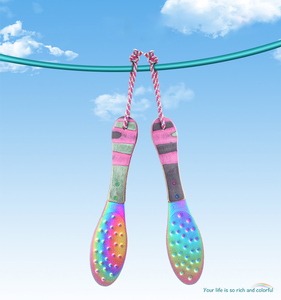 Râpe à pieds manuelle Rainbow pour pédicure, éliminateur de callosités, exfoliant pour les talons, outil de soin de la peau - Product Image 3