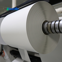 Rouleau d'étiquettes autocollantes en papier synthétique imperméable, film adhésif amovible durable et écologique en PP blanc mat