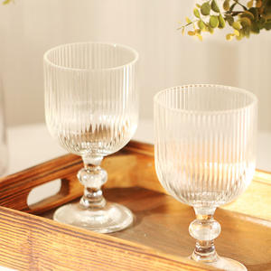 Verres à pied sans plomb de qualité supérieure conçus pour améliorer les saveurs et les arômes des vins fins pour les palais sophistiqués - Product Image 4