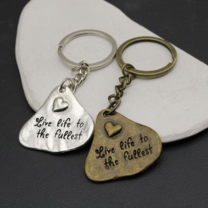 Portachiavi in lega di zinco a forma di plettro per chitarra con incisione 'Live Life to the Fullest' e cuore intagliato, ideale come regalo di incoraggiamento per <span class=keywords><strong>la</strong></span> laurea - Product Image 4