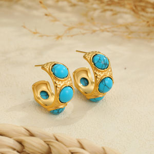 أقراط كيتي الفاخرة من الفولاذ المقاوم للصدأ غير القابل للصدأ مع اللؤلؤ والفيروز أقراط أنيقة بلون الذهب عيار 18 قيراط - Product Image 3