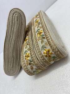 Bordure en dentelle traditionnelle brodée de fleurs, écologique, avec des paillettes dorées, tissu décoratif pour vêtements, robes, artisanat - Product Image 4