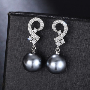 Orecchini pendenti simmetrici effetto perla per donna, gioielli per le orecchie in stile dark alla moda - Product Image 2