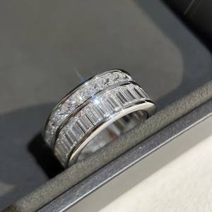 Anello di fidanzamento classico da donna in platino con diamante taglio baguette colore D naturale A182 - Product Image 1