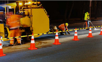 Cône de signalisation en TPU durable moulé par injection avec film réfléchissant lumineux pour la sécurité routière urbaine et la déviation