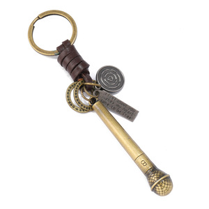 Porte-clés Rétro en Cuir avec Pendentif Microphone, Anneaux Métalliques Vintage en Cuir <span class=keywords><strong>de</strong></span> <span class=keywords><strong>Vachette</strong></span>, Style Punk, pour Clés <span class=keywords><strong>de</strong></span> Voiture, Bijoux Cadeaux - Product Image 1