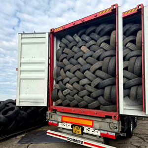 Pneus de camion radiaux sans chambre à air usagés, en vrac, pour remplacement de flotte - Product Image 1