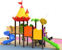 Terrain de jeux d'extérieur de petite taille, public pour enfants