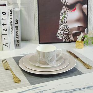 Offre Spéciale : Lot de 2 Assiettes en Porcelaine Grises de Luxe Style Nordique pour Restaurant, avec Coffret Cadeau - Product Image 6