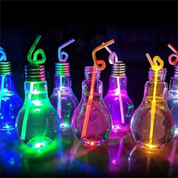 Bouteilles à boisson en PET de 500 ml en forme d'ampoule LED pour la famille, le bar, la plage, les fêtes, les festivals – Fournisseur professionnel de gobelets LED