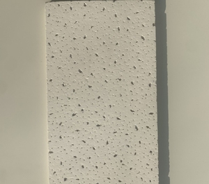 Azulejos de techo acústicos de diseño moderno Paneles absorbentes de sonido para interiores Ambiente de estudio Lana mineral Aislamiento acústico Uso interior - Product Image 3