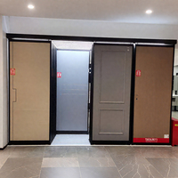 Présentoir de porte de vitrine autoportant moderne sur mesure à double rangée, coulissant fluide, écologique et antirouille pour salle d'exposition de détail