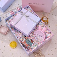 Vente en gros de boîtes cadeaux rigides tendance pour bougies et cosmétiques, design rectangulaire avec nœud, matériaux recyclés, logo personnalisé