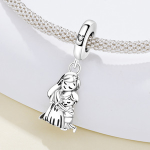 Colgante de madre y niño abrazándose, diseño original, lujo discreto, a la moda - Product Image 2