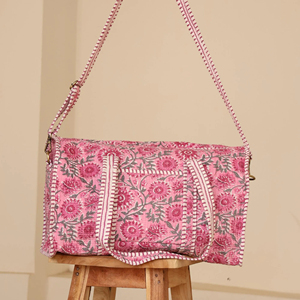 Sac de voyage matelassé en coton imprimé à la main grande capacité, élégant et tendance, sac de week-end et de nuit pour maman - Product Image 4