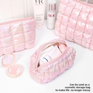Sac cosmétique portable personnalisable en polyester écologique, découpé au laser, avec fermeture éclair, motif matelassé brillant à carreaux, style pâte feuilletée - Product Image 3